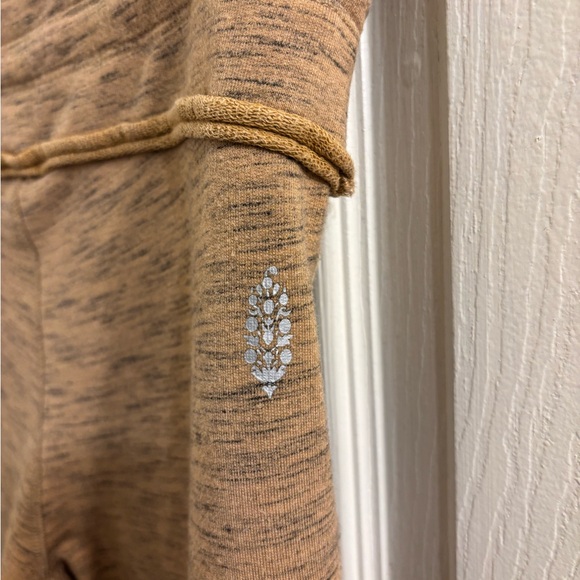 Women’s Free People Movement leggings. - Picture 7 of 8